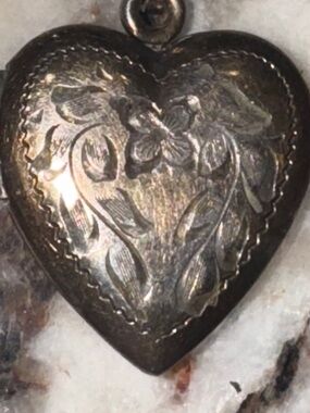 Heart Locket Pendant Necklace - Silver Tone vintage